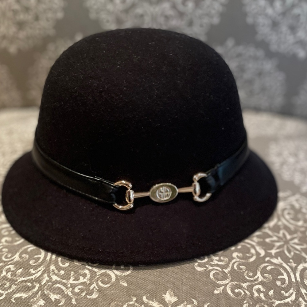 NWOT Giani Bernini Black Gold Accented Equestrian Cap Old Money OS